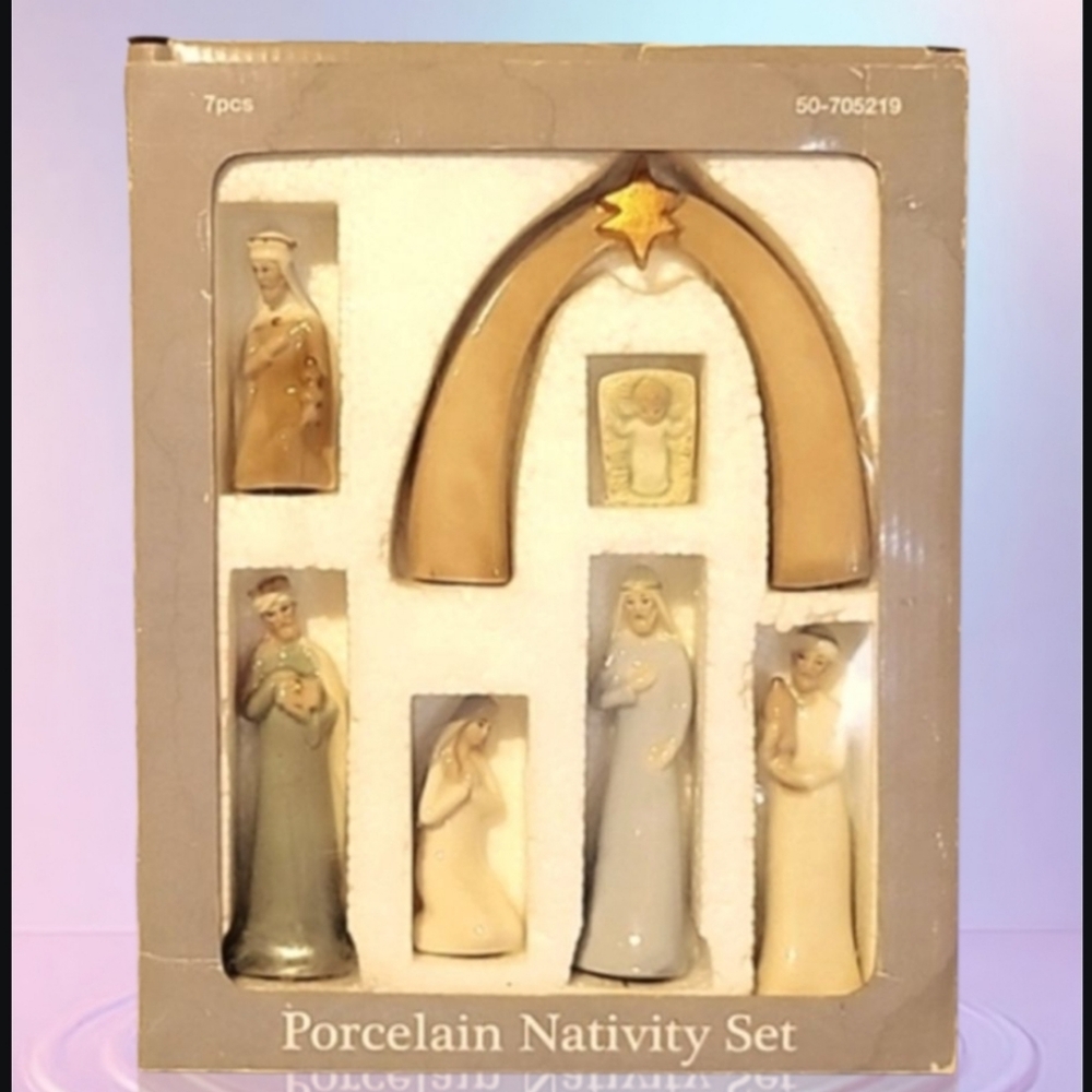 Vintage Porcelain Nativity Set, 7 Piece Ceramic Figurines Christmas White Blue - Picture 11 of 12
